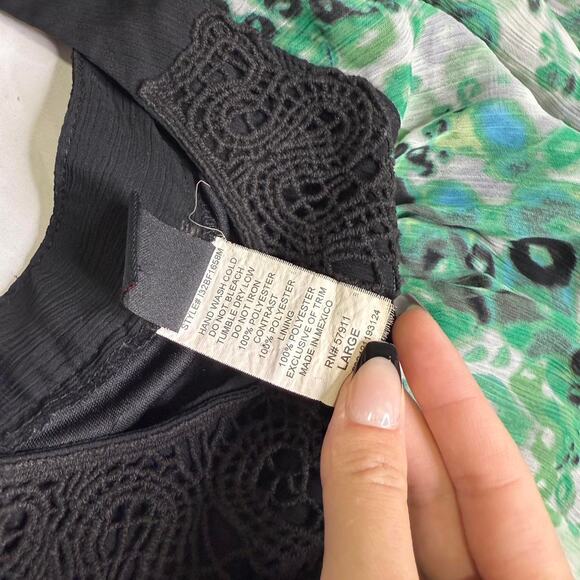 Green and black tank top - Picture 5 of 8